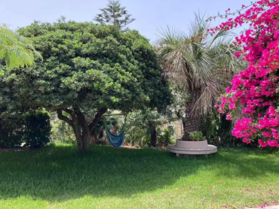 Immagine 36 di Villa in vendita  in Via del faro a Anzio