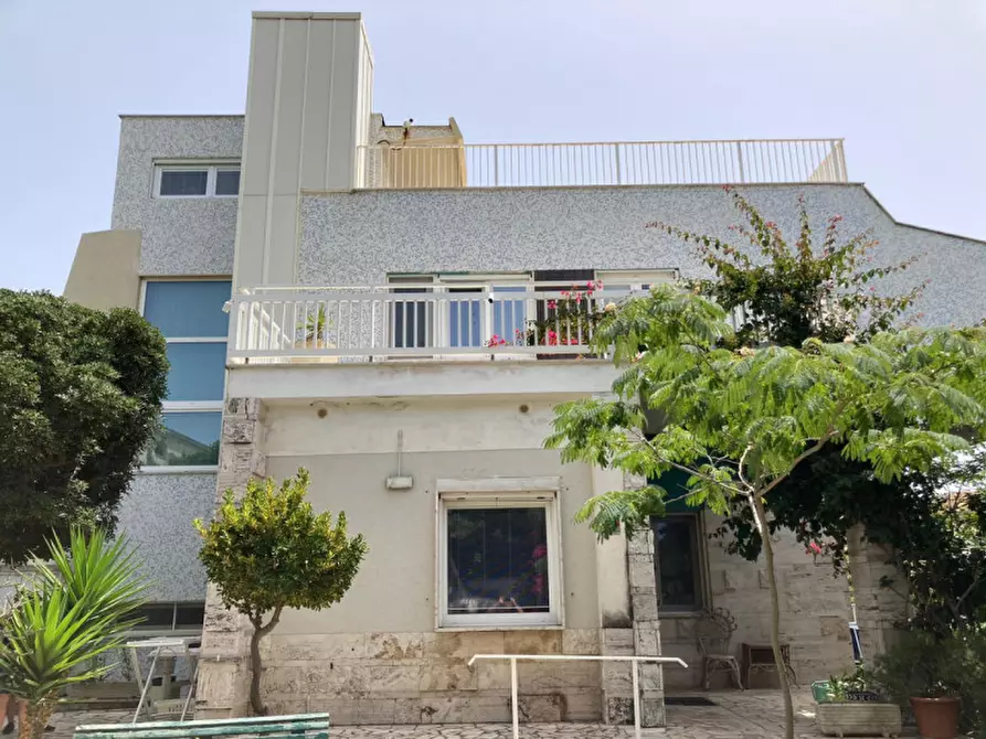 Immagine 40 di Villa in vendita  in Via del faro a Anzio