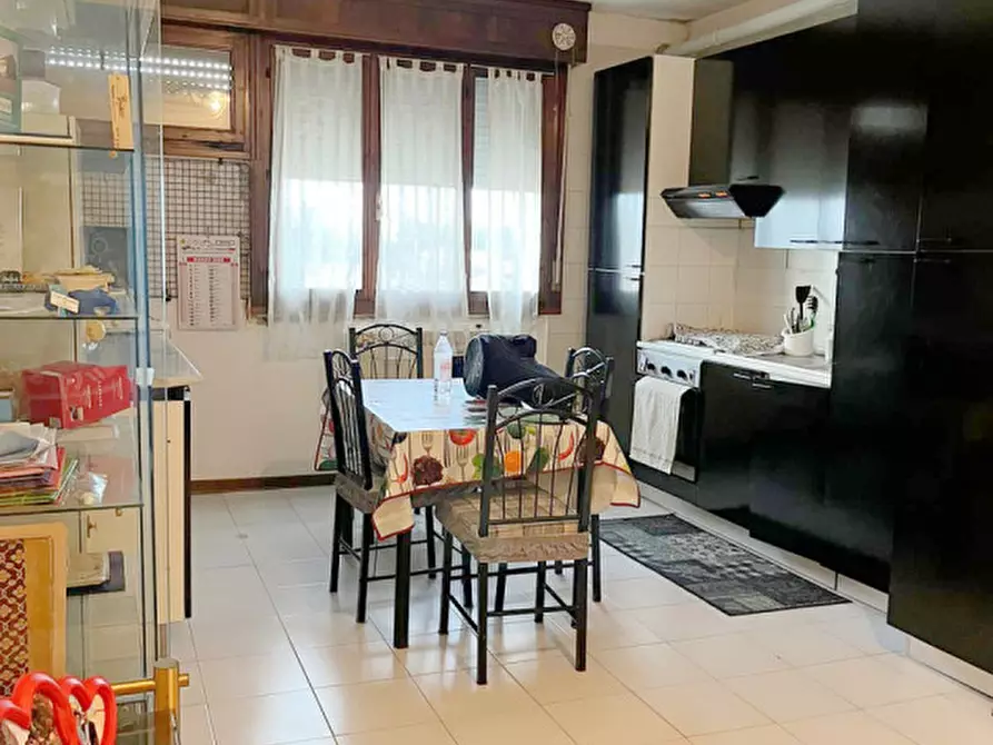 Immagine 4 di Appartamento in vendita  a Rovigo