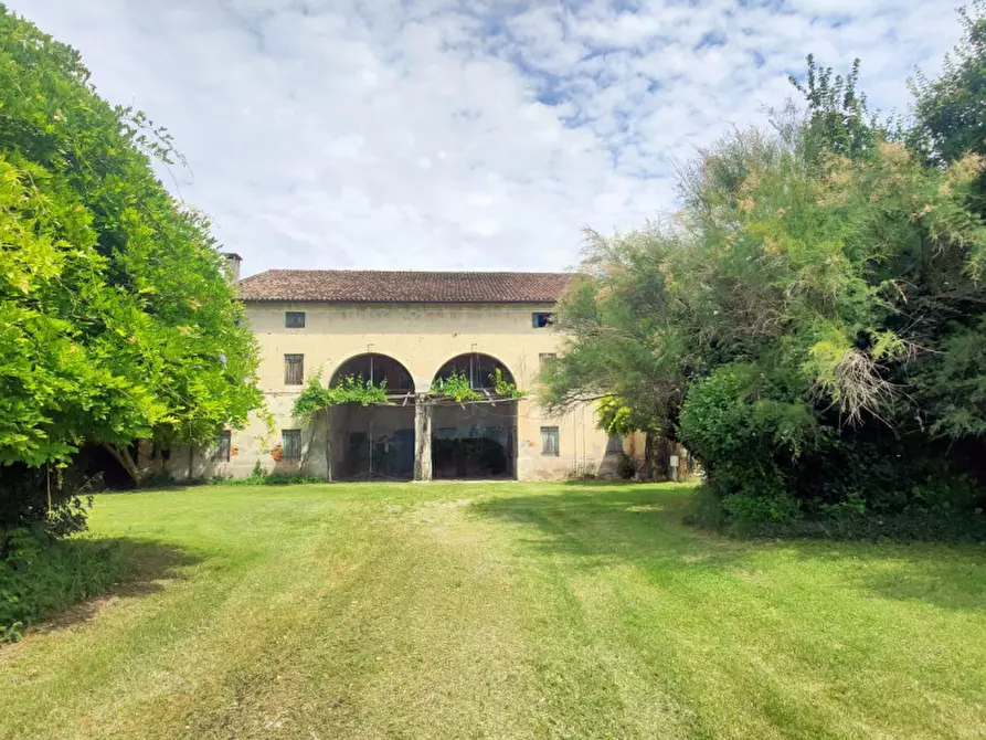 Immagine 4 di Rustico / casale in vendita  in via San Francesco a Rovolon