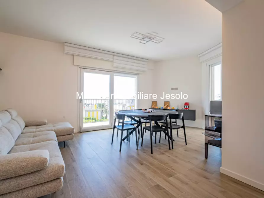 Immagine 4 di Appartamento in vendita  in via Bafile a Jesolo