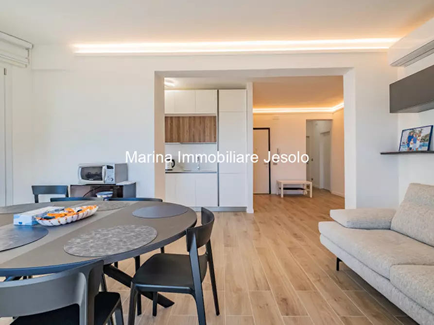 Immagine 4 di Appartamento in vendita  in via Bafile a Jesolo