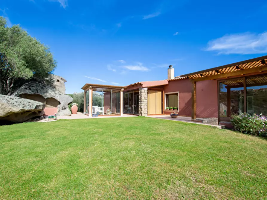 Immagine 46 di Villa in vendita  a Arzachena