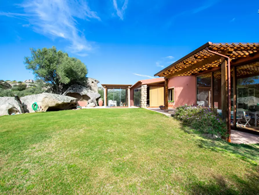 Immagine 47 di Villa in vendita  a Arzachena