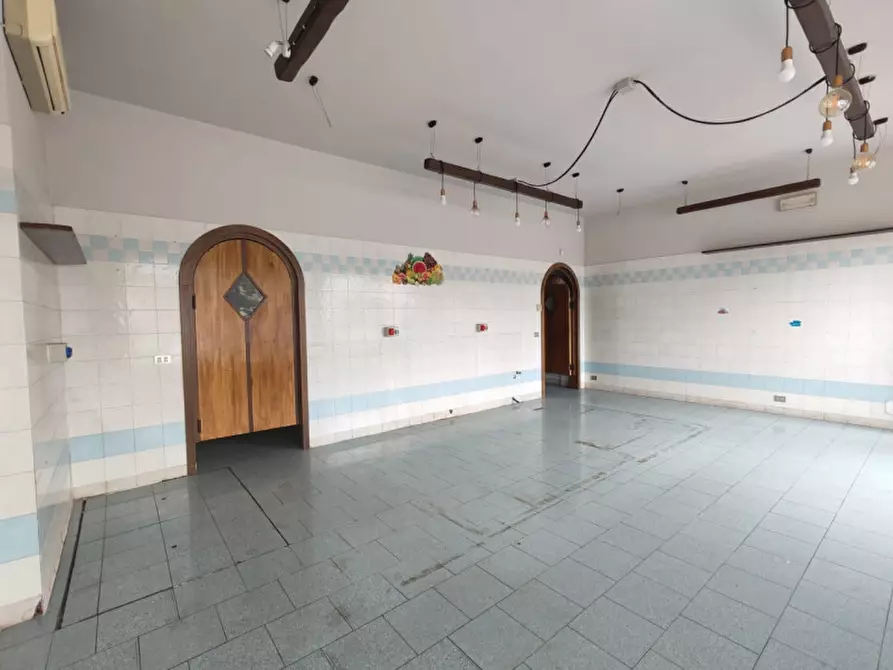 Immagine 2 di Negozio in affitto  a Selvazzano Dentro