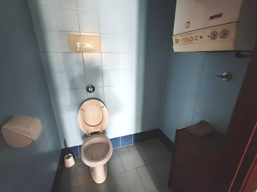 Immagine 6 di Negozio in affitto  a Selvazzano Dentro