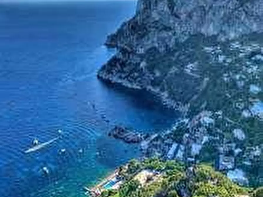 Immagine 7 di Villa in vendita  in Via del Castello a Capri