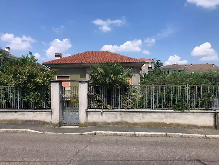 Immagine 1 di Villa in vendita  in VIA MONSIGNOR CELESTINO CATTANEO 8 a Cerro Maggiore