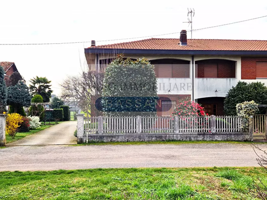 Immagine 1 di Casa bifamiliare in vendita  in Via Cassano Magnago 155 a Busto Arsizio