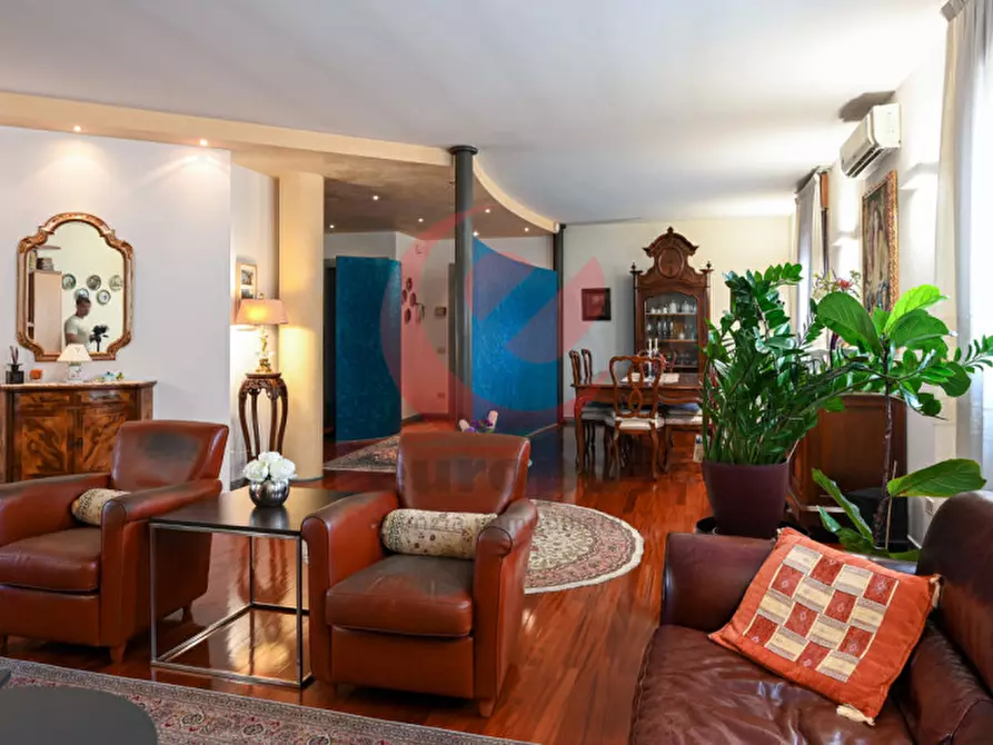 Immagine 8 di Appartamento in vendita  in Zona Mercato Nuovo a Vicenza