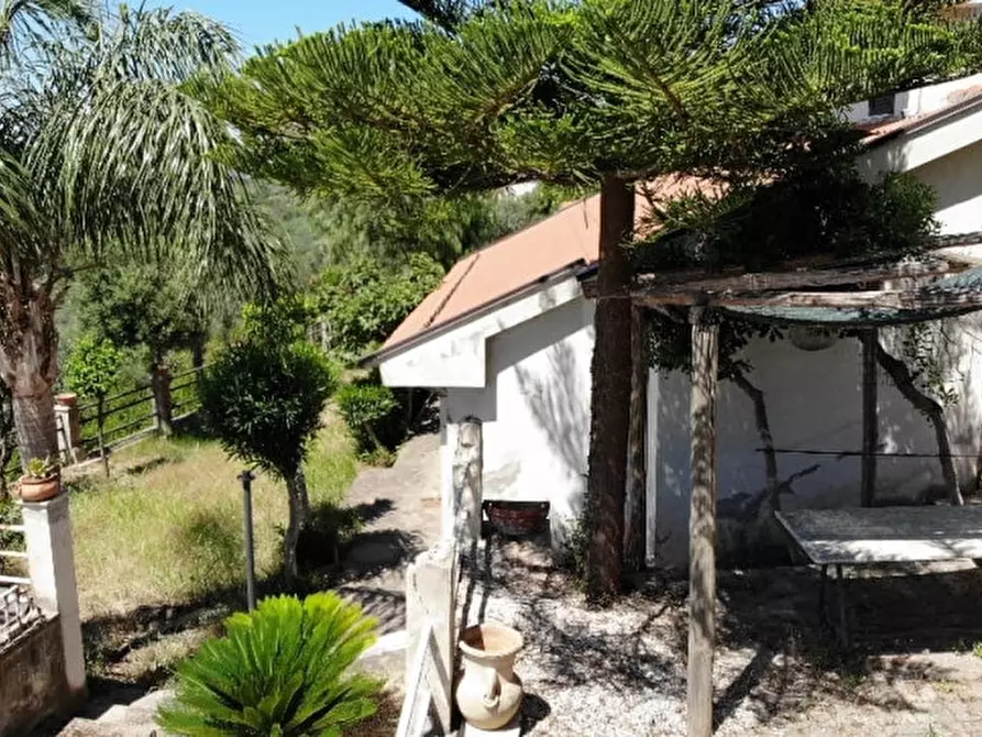 Immagine 1 di Villa in vendita  in VIA LAMA POZZO a Eboli