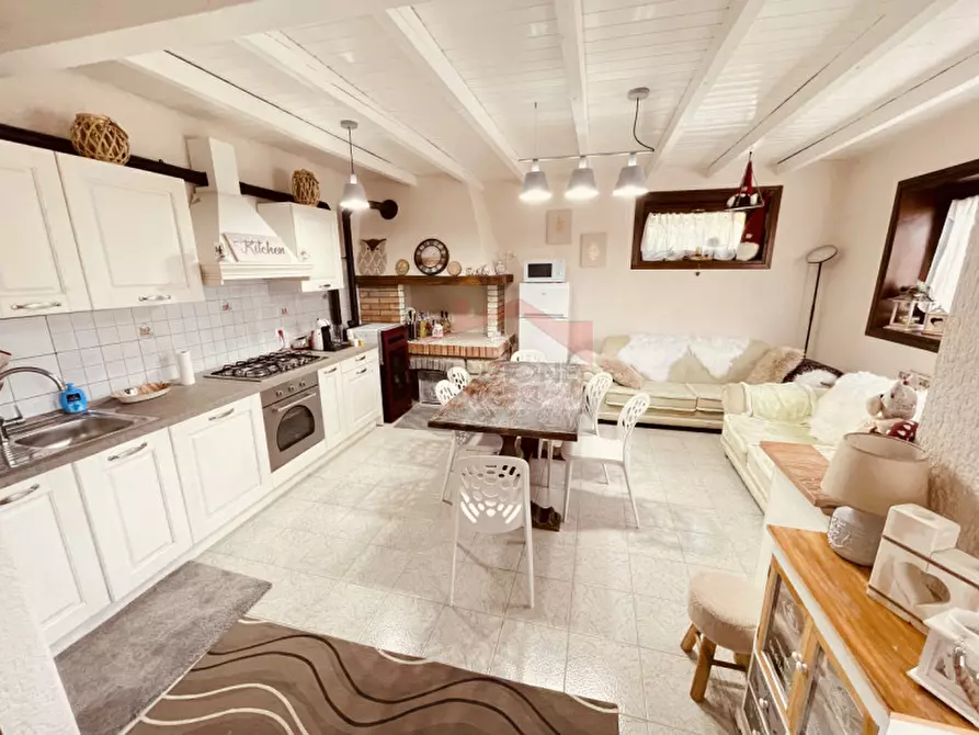 Immagine 1 di Appartamento in vendita  in Via Villaggio dei fiori a Roana