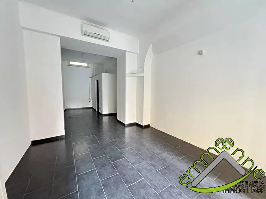 Immagine 1 di Negozio in vendita  in via cairoli a Dolo