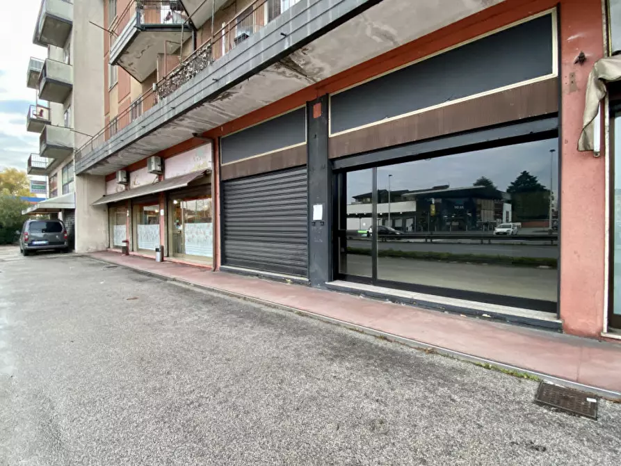 Immagine 1 di Negozio in vendita  in Via Brigata Granatieri di Sardegna, 46 a Vicenza