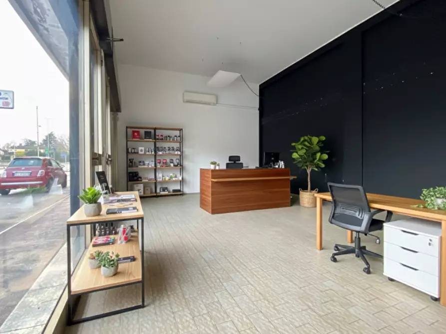 Immagine 3 di Negozio in vendita  in Via Brigata Granatieri di Sardegna, 46 a Vicenza