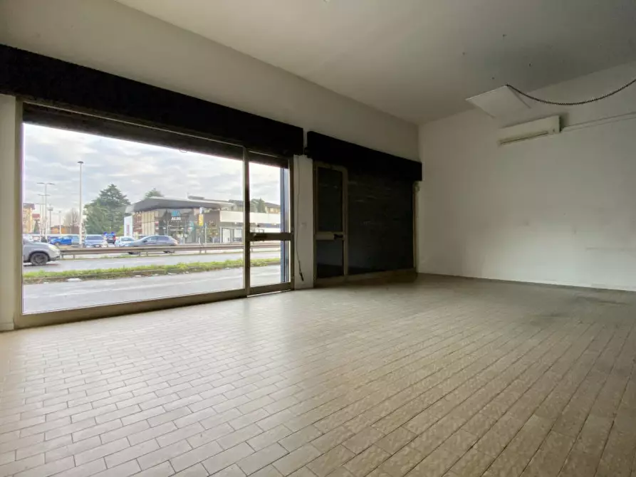 Immagine 6 di Negozio in vendita  in Via Brigata Granatieri di Sardegna, 46 a Vicenza