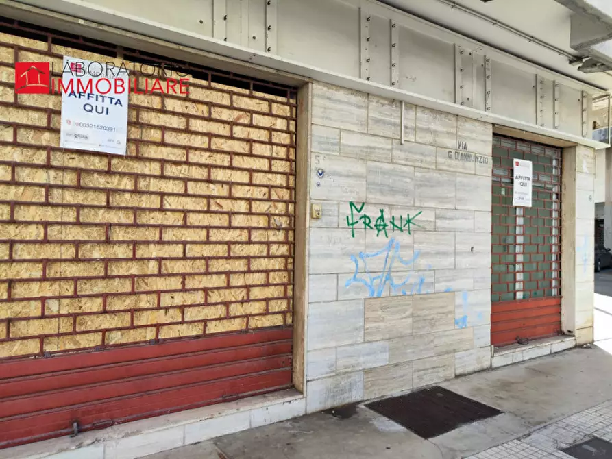 Immagine 2 di Attività commerciale in affitto  in via D'Annunzio angolo via Tasso a Lecce