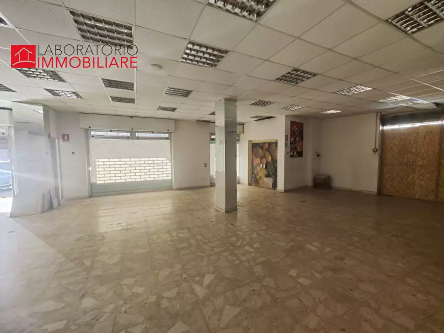 Immagine 4 di Attività commerciale in affitto  in via D'Annunzio angolo via Tasso a Lecce