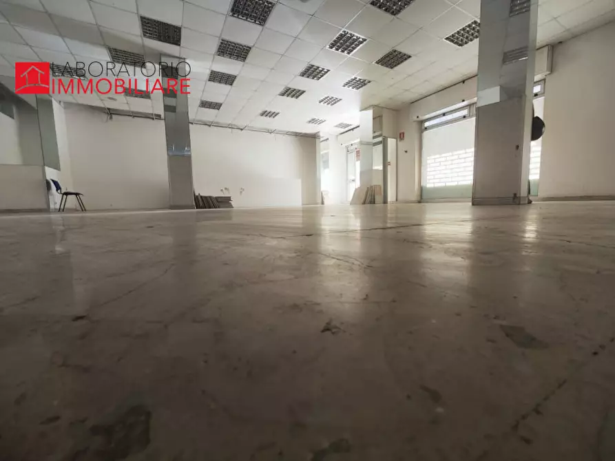 Immagine 5 di Attività commerciale in affitto  in via D'Annunzio angolo via Tasso a Lecce