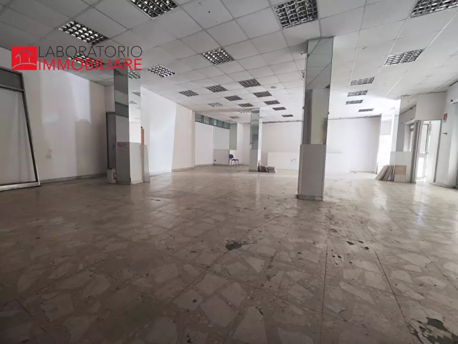 Immagine 19 di Attività commerciale in affitto  in via D'Annunzio angolo via Tasso a Lecce