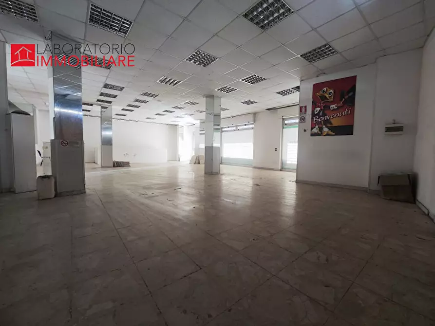 Immagine 20 di Attività commerciale in affitto  in via D'Annunzio angolo via Tasso a Lecce