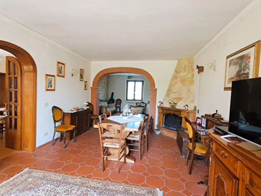 Immagine 3 di Villetta a schiera in vendita  a Castiglione Del Lago