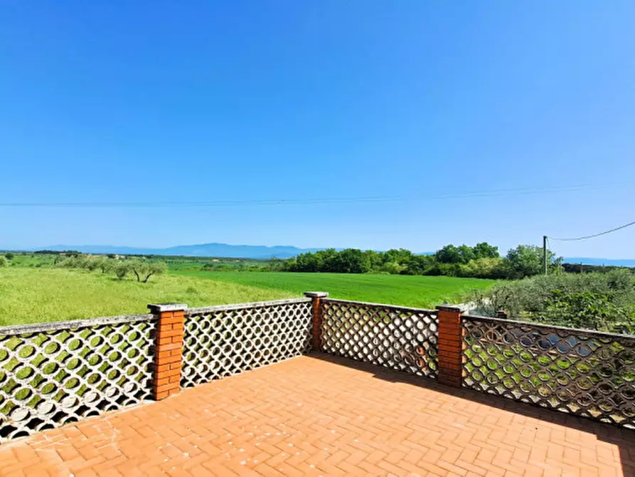 Immagine 17 di Villetta a schiera in vendita  a Castiglione Del Lago