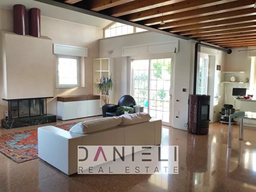 Immagine 1 di Villa in vendita  in Via Montegrappa a Montebello Vicentino