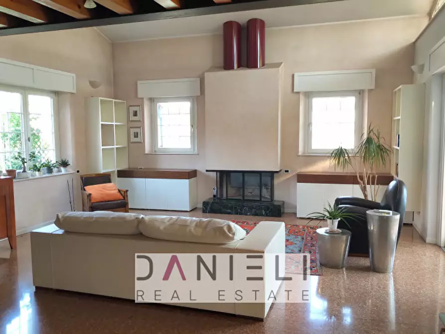 Immagine 3 di Villa in vendita  in Via Montegrappa a Montebello Vicentino