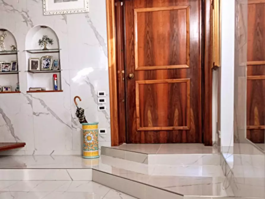 Immagine 2 di Appartamento in vendita  in Via Roma a Salerno