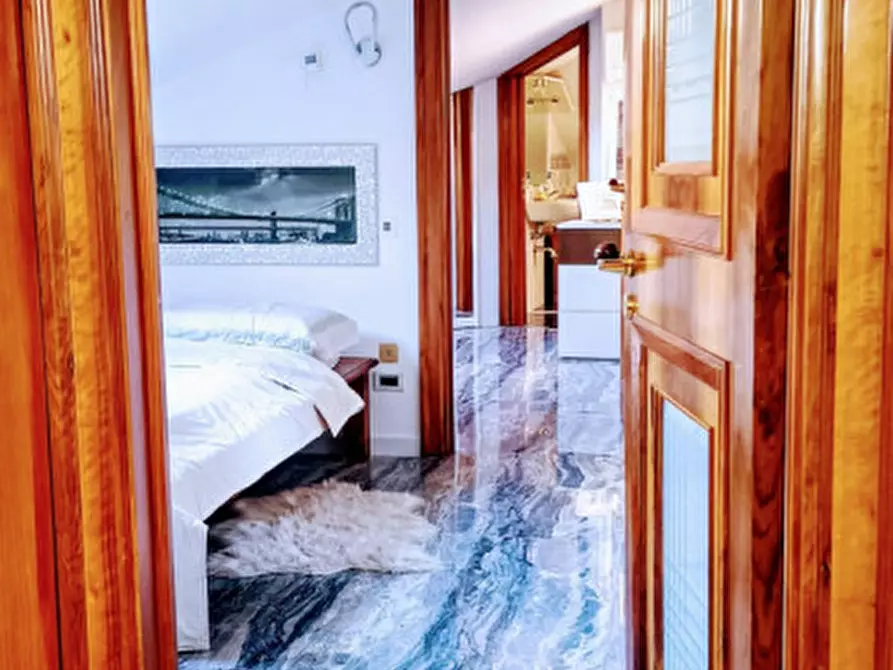 Immagine 22 di Appartamento in vendita  in Via Roma a Salerno