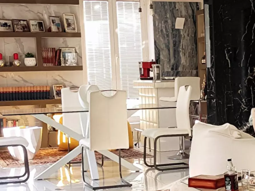 Immagine 25 di Appartamento in vendita  in Via Roma a Salerno