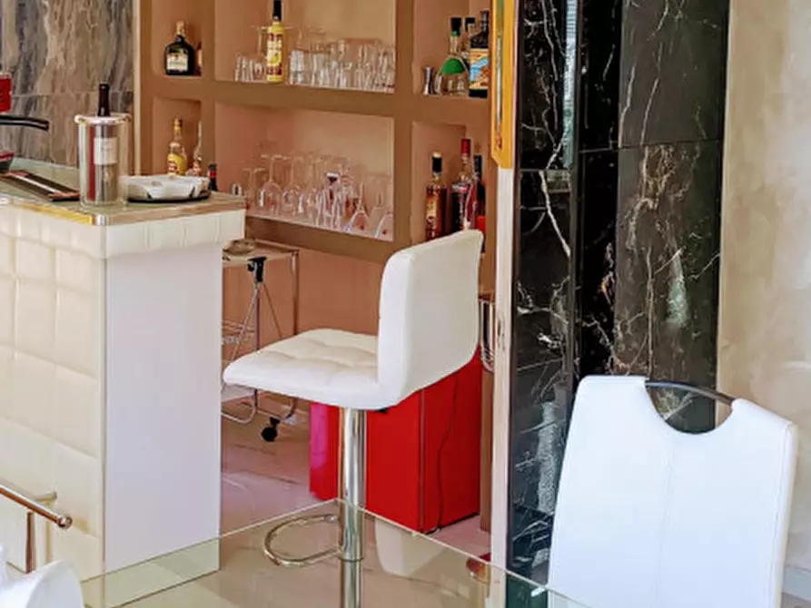 Immagine 29 di Appartamento in vendita  in Via Roma a Salerno