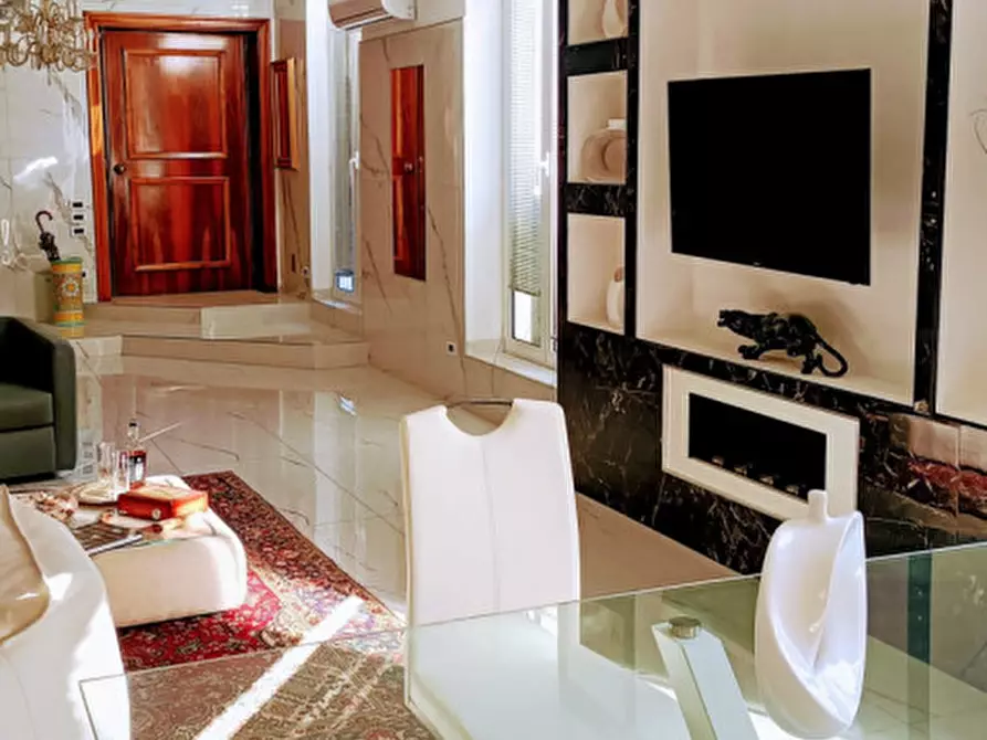 Immagine 31 di Appartamento in vendita  in Via Roma a Salerno