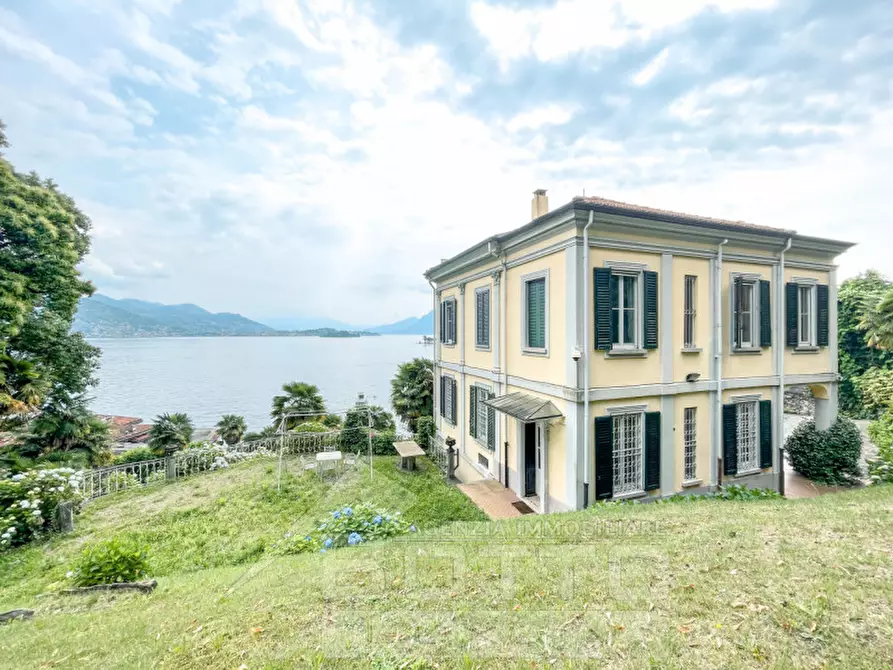 Immagine 1 di Villa in vendita  in via Sempione 42 a Baveno