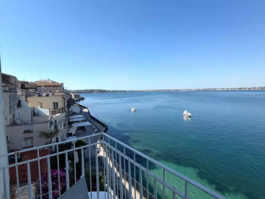 Immagine 13 di Appartamento in vendita  in via castello maniace 24 a Siracusa
