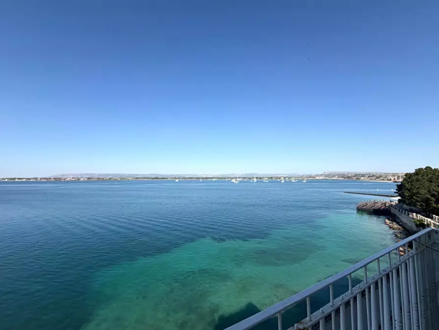 Immagine 15 di Appartamento in vendita  in via castello maniace 24 a Siracusa
