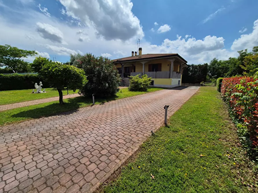 Immagine 1 di Casa bifamiliare in vendita  in Via Mantovana a Verona