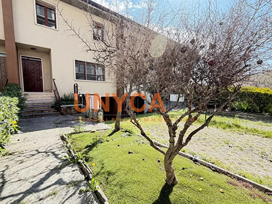 Immagine 1 di Villetta a schiera in vendita  a Verona