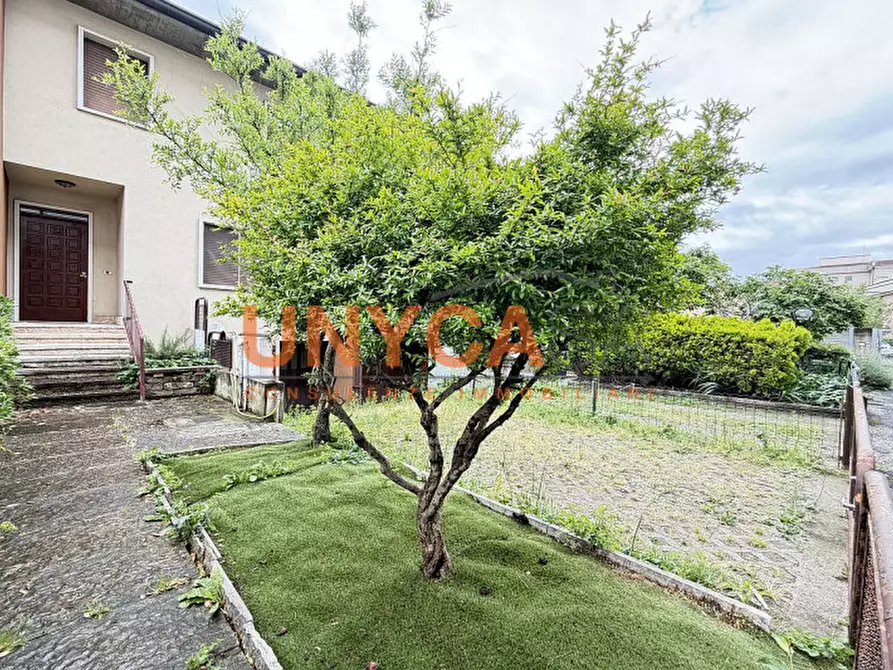 Immagine 1 di Villetta a schiera in vendita  a Verona