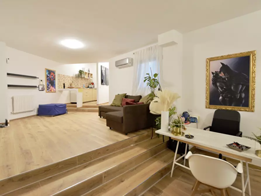 Immagine 1 di Appartamento in vendita  in Via Ildebrando Vivanti 90 a Roma
