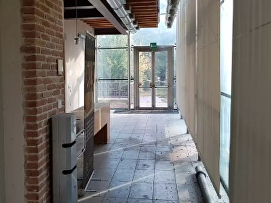 Immagine 3 di Attività commerciale in vendita  in Via Caprera, 41 a Castello Di Godego