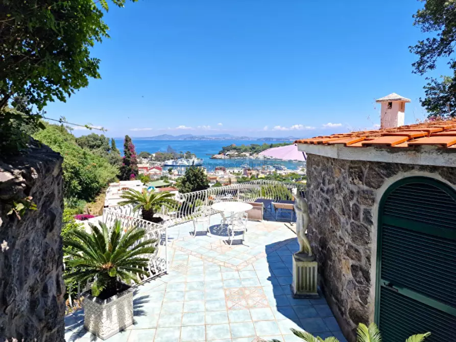 Immagine 2 di Casa quadrifamiliare in vendita  in Via Quercia a Ischia