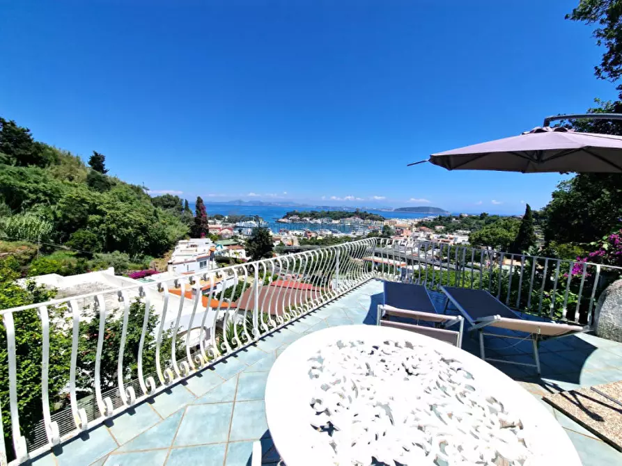 Immagine 4 di Casa quadrifamiliare in vendita  in Via Quercia a Ischia