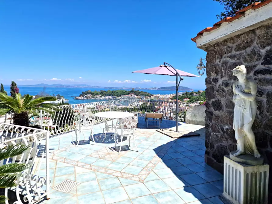 Immagine 5 di Casa quadrifamiliare in vendita  in Via Quercia a Ischia