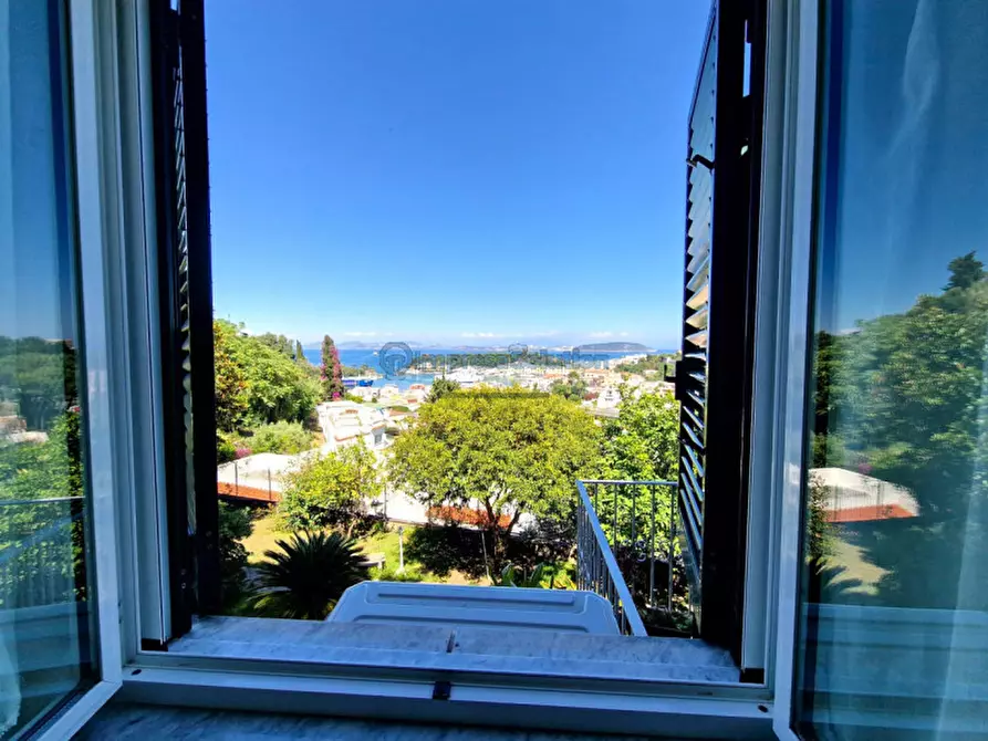 Immagine 10 di Casa quadrifamiliare in vendita  in Via Quercia a Ischia