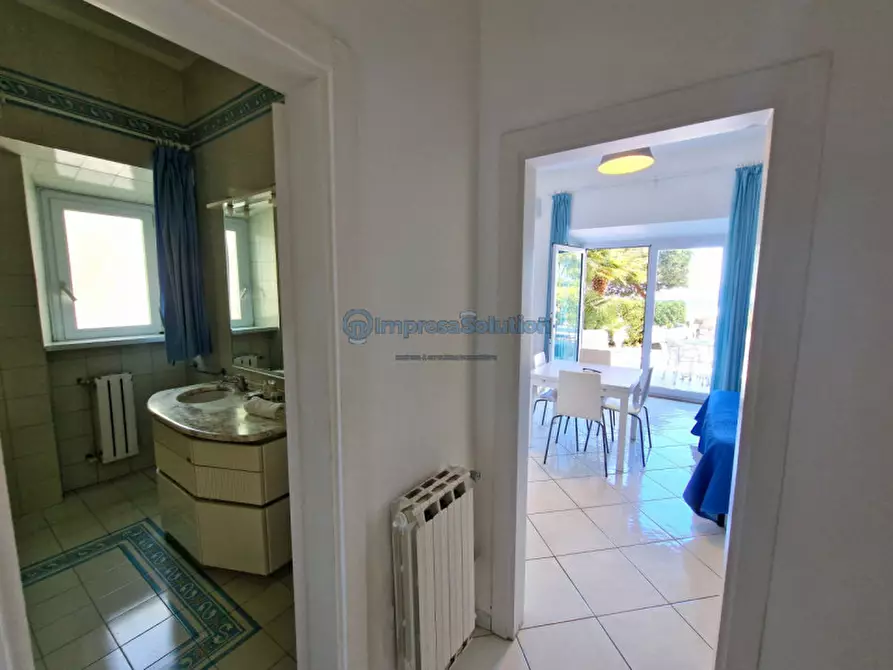 Immagine 17 di Casa quadrifamiliare in vendita  in Via Quercia a Ischia