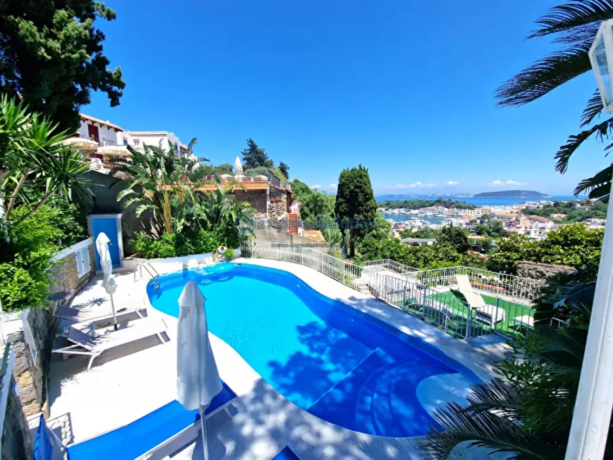 Immagine 34 di Casa quadrifamiliare in vendita  in Via Quercia a Ischia