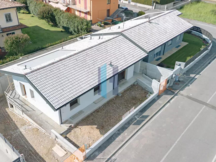 Immagine 1 di Villa in vendita  a Travagliato