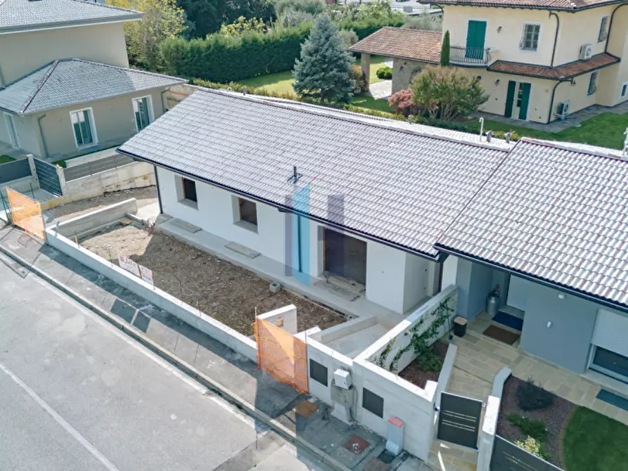 Immagine 2 di Villa in vendita  a Travagliato